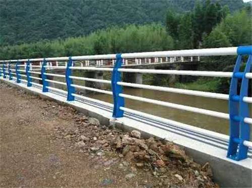 云南高速護(hù)欄板廠家多少錢一米